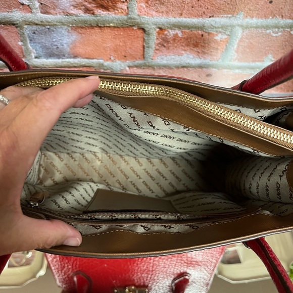 Red leather DKNY handbag - Picture 6 of 12